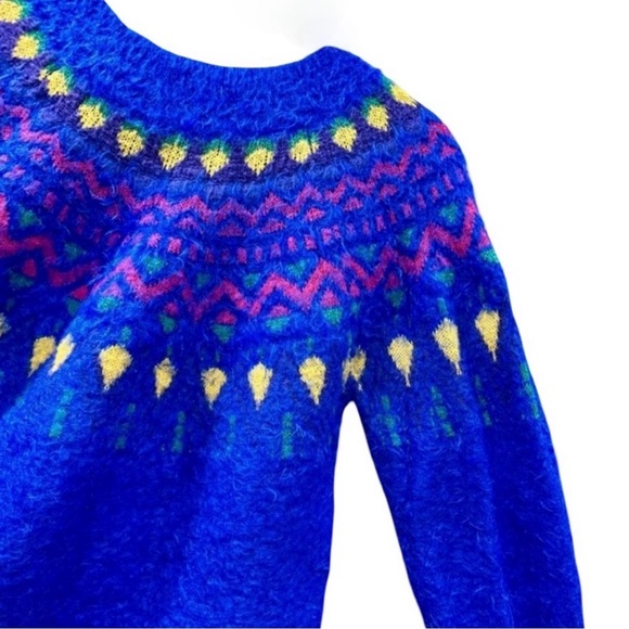 Time and Tru Fair Isle Plush Crewneck Sweater in Cobalt, Size Medium - Picture 2 of 9